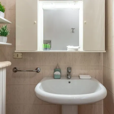 Apartmán -near Arena & Parking - Pet Friendly Historical Arena Palace