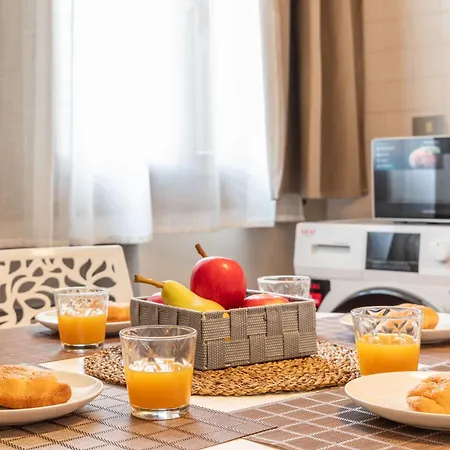 -near Arena & Parking - Pet Friendly Historical Arena Palace *