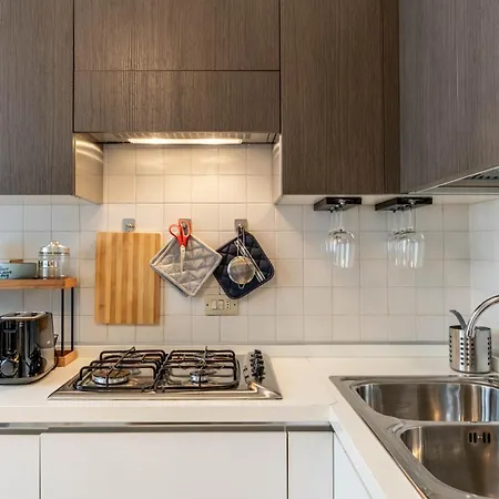 -near Arena & Parking - Pet Friendly Historical Arena Palace
