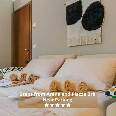 -near Arena & Parking - Pet Friendly Historical Arena Palace *
